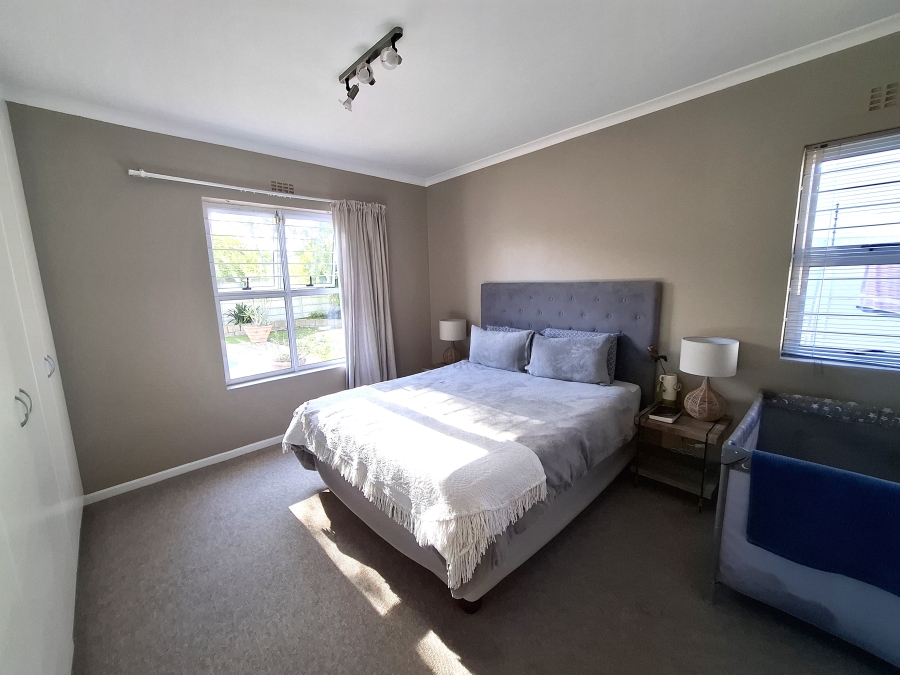 To Let 4 Bedroom Property for Rent in Sunningdale Western Cape